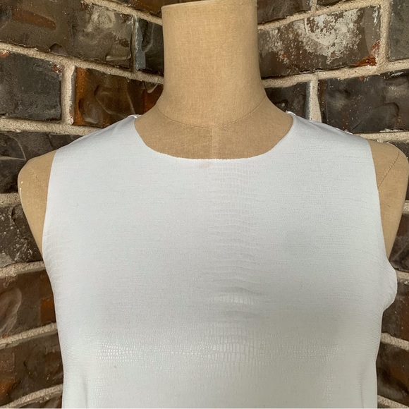 White Tank Snakeskin Texture Sleeveless - Medium - Picture 2 of 7